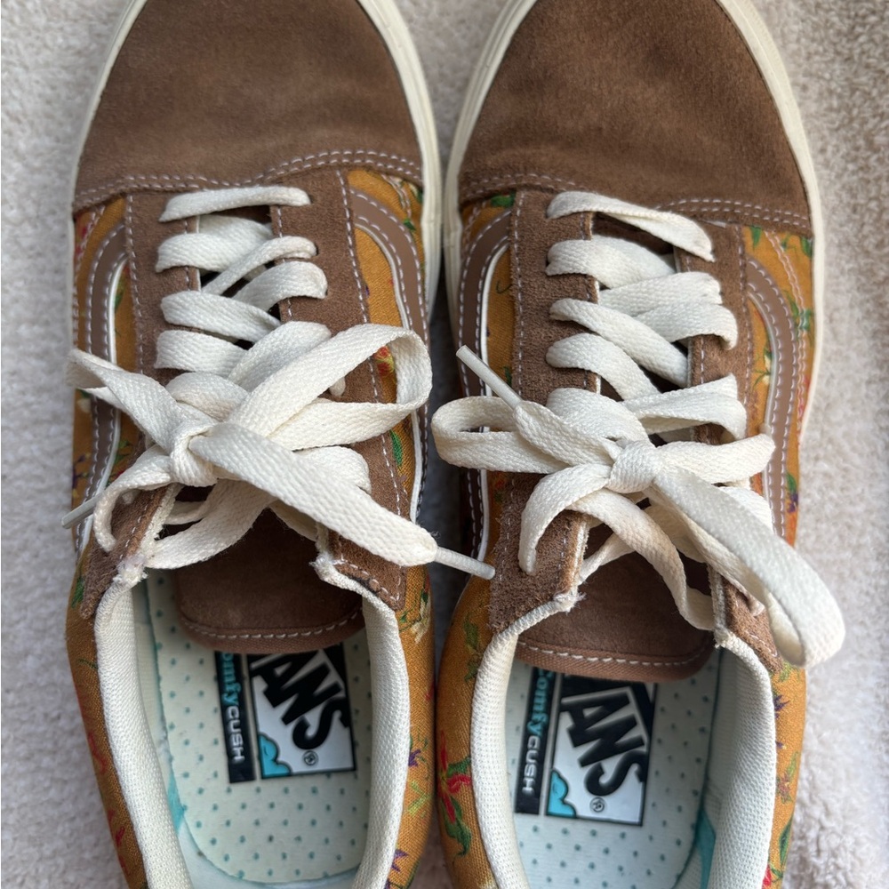 Vans ComfyCush Old Skool shoes in the Fatal Floral Golden Brown colorway - Picture 3 of 8